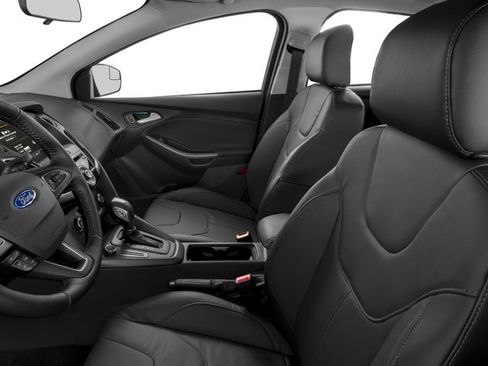 Used 2016 Ford Focus SE w/ SE Sport Package image 9