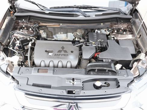 Used 2018 Mitsubishi Outlander ES image 42