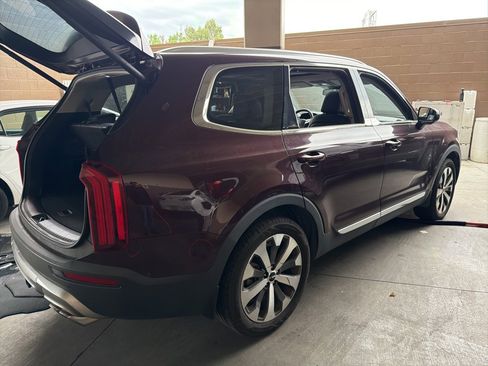 Used 2022 Kia Telluride EX w/ EX Premium Package image 4
