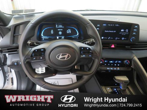 Certified 2025 Hyundai Elantra Sport image 19