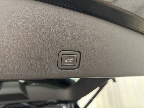 Used 2024 Cadillac XT6 Sport w/ Technology Package AWD/4WD image 39