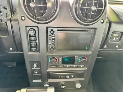 Used 2005 HUMMER H2 w/ Preferred Equipment Group AWD/4WD image 14