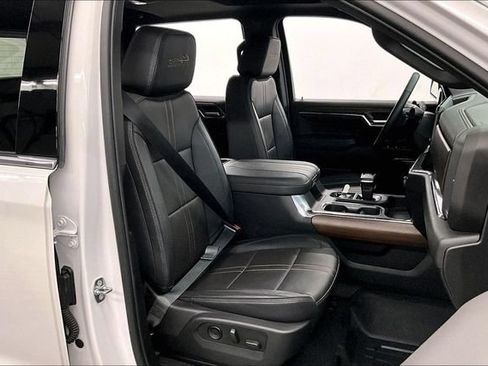 Used 2024 Chevrolet Silverado 1500 High Country w/ High Country Premium Package AWD/4WD image 8