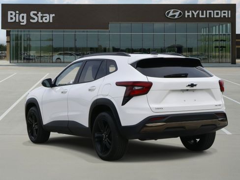 Used 2025 Chevrolet Trax ACTIV image 3