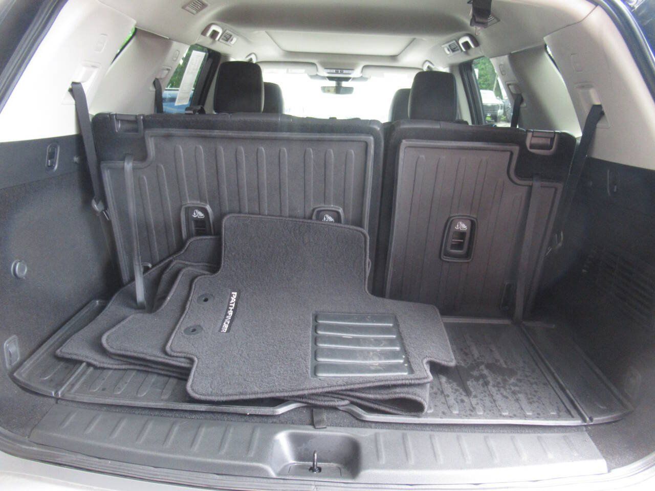 Used 2025 Nissan Pathfinder Platinum AWD/4WD image 12