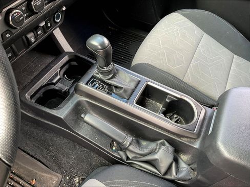 Used 2022 Toyota Tacoma TRD Sport AWD/4WD image 19