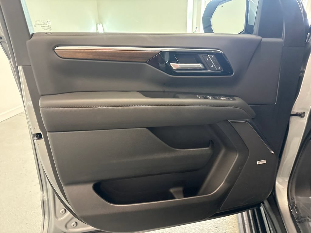 New 2026 Chevrolet Tahoe High Country AWD/4WD image 13