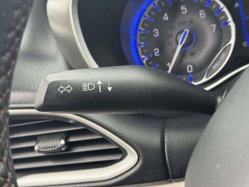 Used 2020 Chrysler Pacifica Touring-L image 22