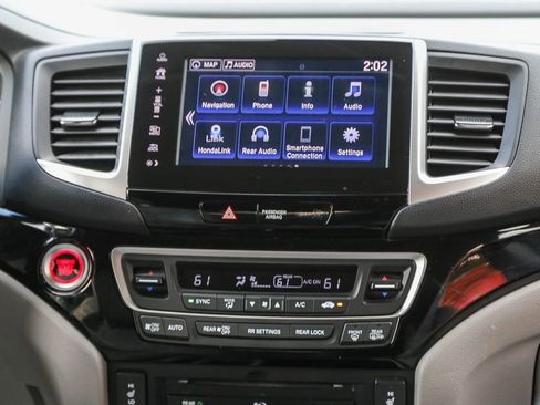 Used 2017 Honda Pilot Touring image 14