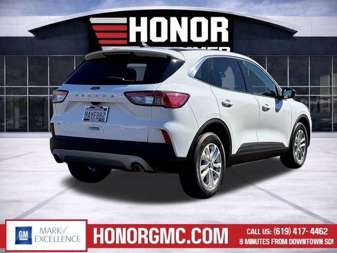 Used 2022 Ford Escape SE FWD image 3