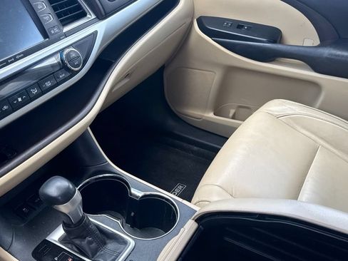 Used 2018 Toyota Highlander XLE FWD image 4
