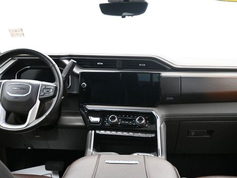 Used 2024 GMC Sierra 2500 Denali w/ Denali Reserve Package image 16