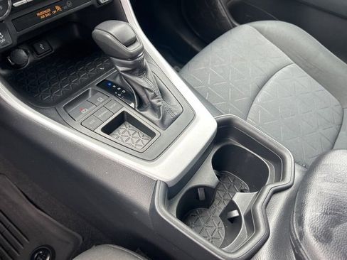 Used 2020 Toyota RAV4 XLE image 27