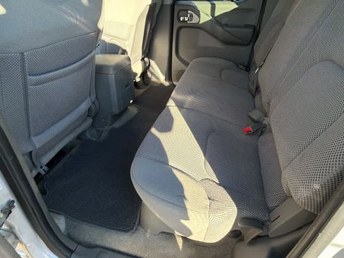 Used 2014 Nissan Frontier SV image 17