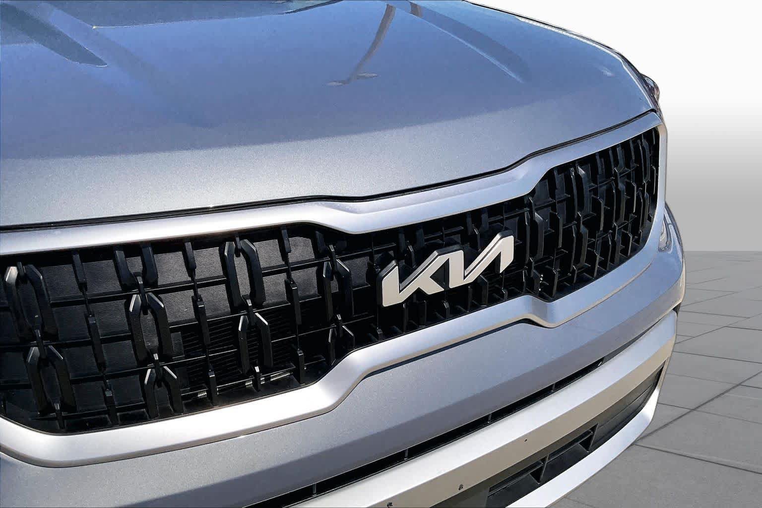 Used 2025 Kia Telluride LX FWD image 28