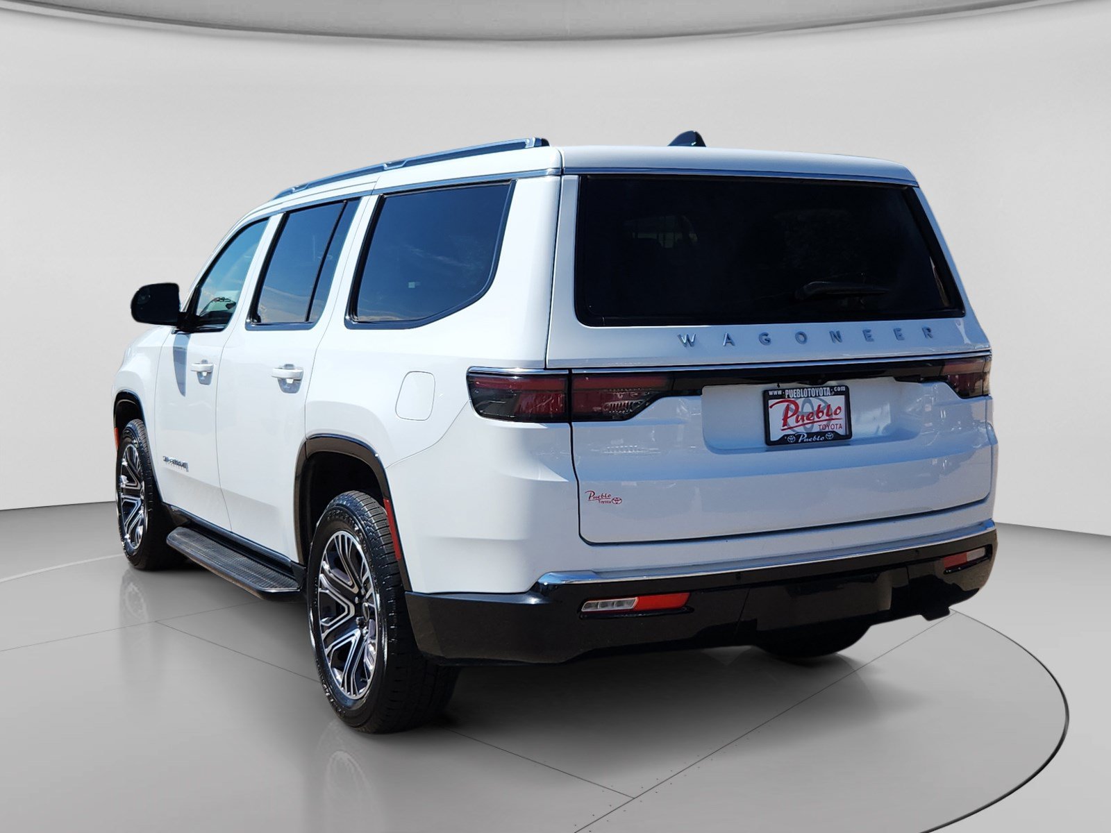Used 2025 Jeep Wagoneer Series II AWD/4WD image 3