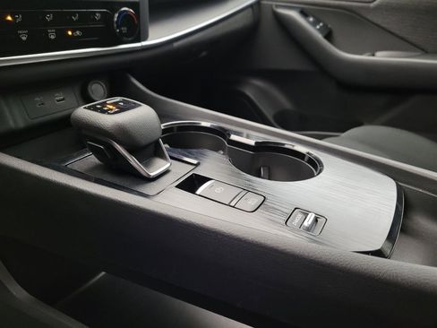 Used 2023 Nissan Rogue S image 26