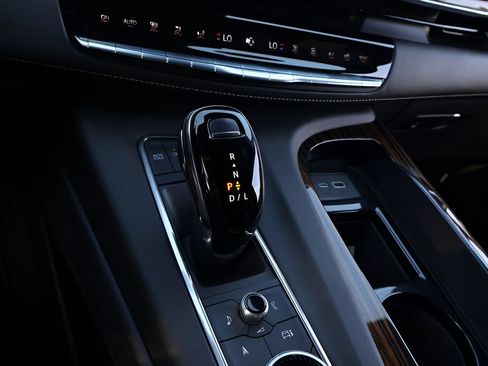 Used 2023 Cadillac Escalade Premium Luxury RWD image 28
