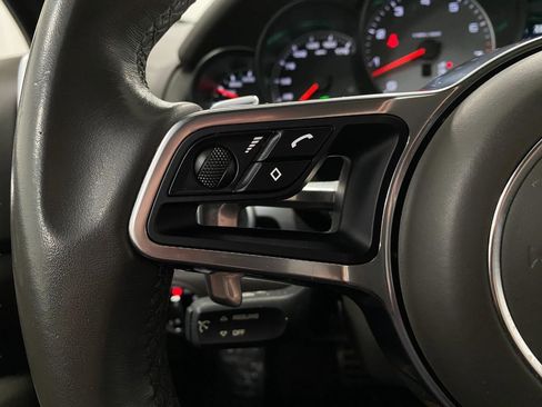 Used 2018 Porsche Cayenne S image 17