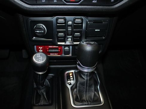 Used 2024 Jeep Wrangler Unlimited Sport AWD/4WD image 17