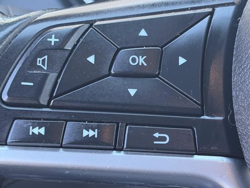 Used 2017 Nissan Rogue SV FWD image 13