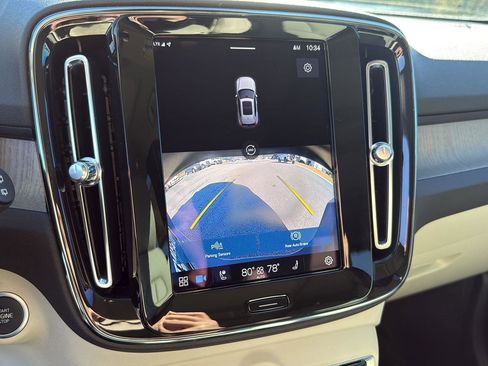 Used 2023 Volvo XC40 B5 Plus w/ Protection Package Premier image 17