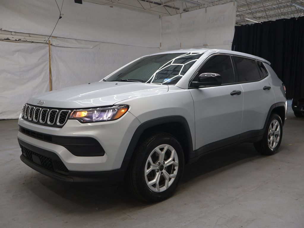 Used 2025 Jeep Compass Sport AWD/4WD image 3