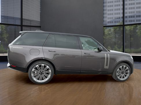 New 2026 Land Rover Range Rover Long Wheelbase SE AWD/4WD image 17