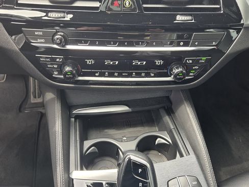 Used 2021 BMW M550i xDrive w/ Dynamic Handling Package AWD/4WD image 25