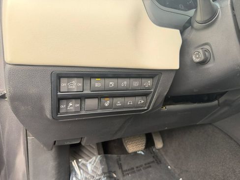 Used 2024 Toyota Tundra Capstone AWD/4WD image 19
