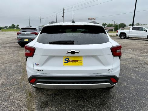Used 2025 Chevrolet Trax LT w/ Driver Confidence Package FWD image 3