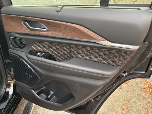 Used 2023 Jeep Grand Cherokee Summit w/ Adv Protech Group IV image 17