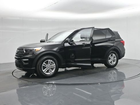 Certified 2022 Ford Explorer XLT w/ Equipment Group 202A image 30