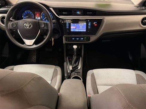 Used 2018 Toyota Corolla LE image 10