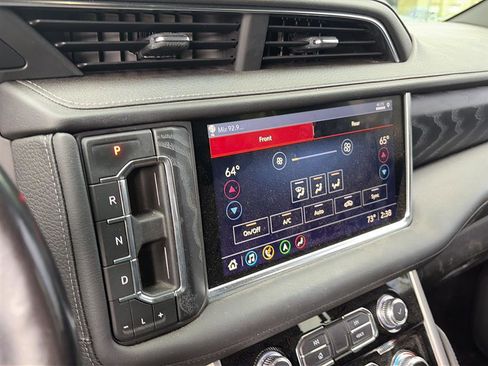 Used 2021 GMC Yukon XL Denali w/ Denali Premium Package AWD/4WD image 4