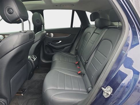 Used 2019 Mercedes-Benz GLC 300 4MATIC image 17