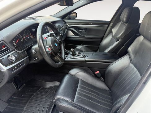 Used 2015 BMW M5 RWD image 9