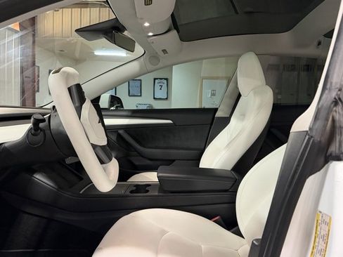 Used 2023 Tesla Model 3 Performance image 9