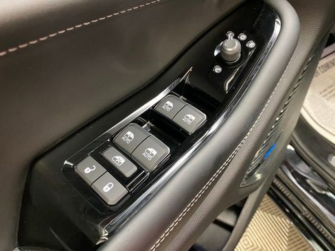 Used 2023 Jeep Grand Cherokee Overland w/ Luxury Tech Group IV image 27