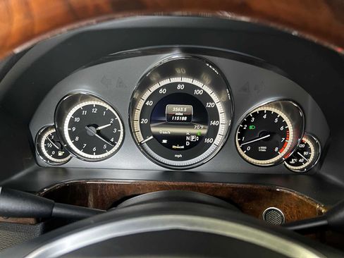 Used 2013 Mercedes-Benz E 550 4MATIC Sedan image 30