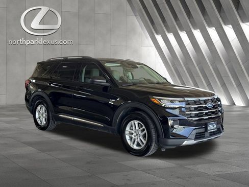 Used 2025 Ford Explorer Active w/ Active Comfort Package RWD image 5