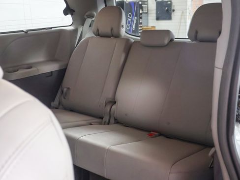 Used 2017 Toyota Sienna XLE w/ XLE Navigation Package image 28