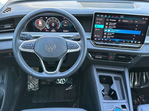 Used 2026 Volkswagen Tiguan SE w/ Panoramic Sunroof Package AWD/4WD image 13