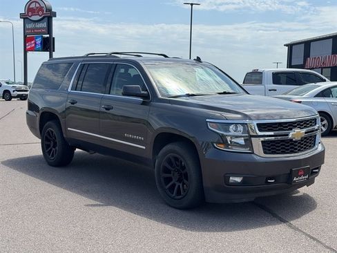 Used 2018 Chevrolet Suburban LT w/ LT Signature Package AWD/4WD image 2