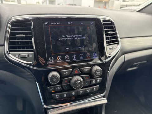 Used 2020 Jeep Grand Cherokee Laredo w/ Laredo X Package RWD image 26