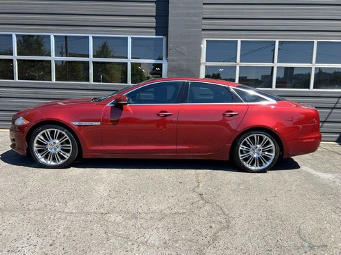 Used 2011 Jaguar XJ XJ Sedan 4D image 2