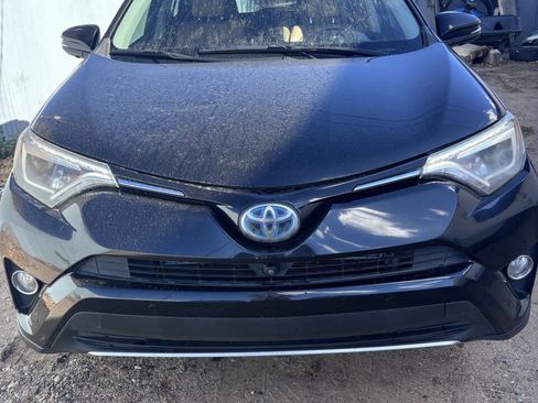 Used 2018 Toyota RAV4 Limited image 3