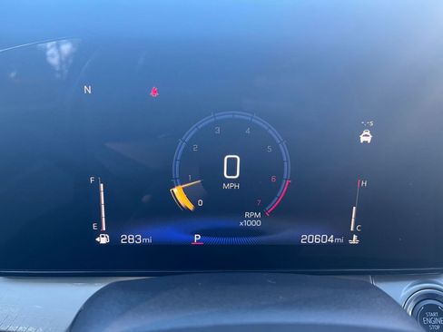 Used 2025 Chevrolet Trax LT w/ LT Convenience Package image 38