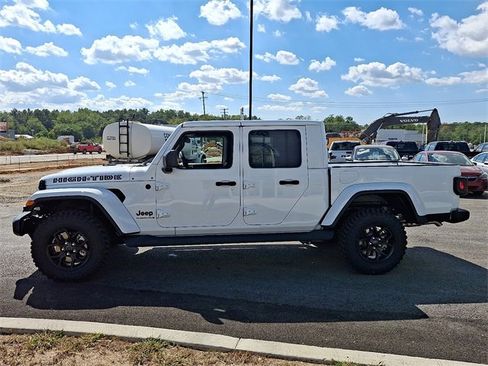 New 2025 Jeep Gladiator Sport image 7