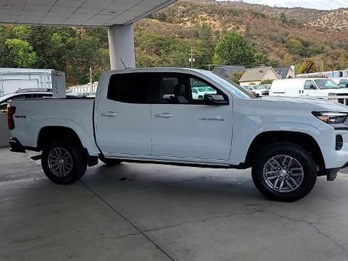 New 2024 Chevrolet Colorado LT w/ LT Convenience Package III image 39